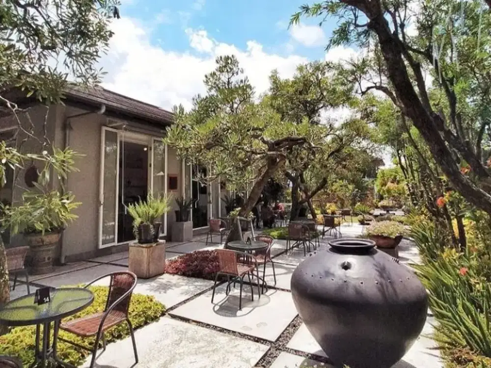 RUMAH CANTIK LUAS FULL FURNISHED COCOK UNTUK USAHA SIAP PAKAI DI PONDOK HIJAU BANDUNG