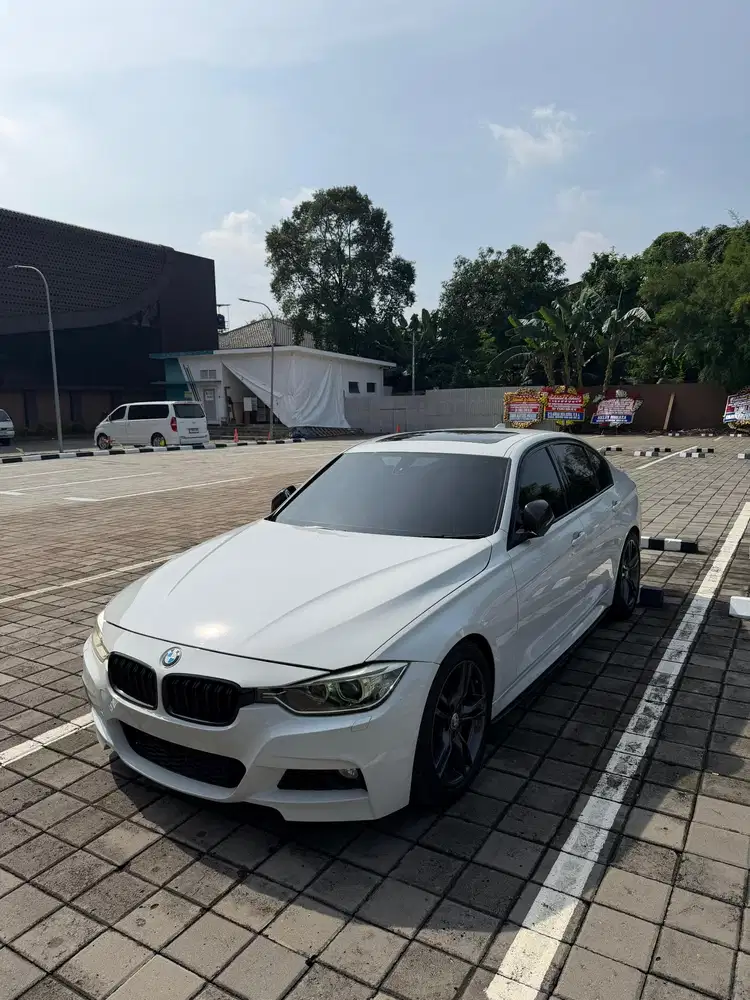 BMW 328i 2012 Bensin