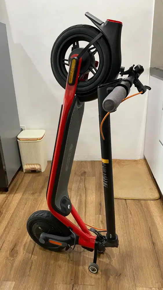 Segway Ninebot D28 - Folding Electric Scooter (Second - LIKE NEW)