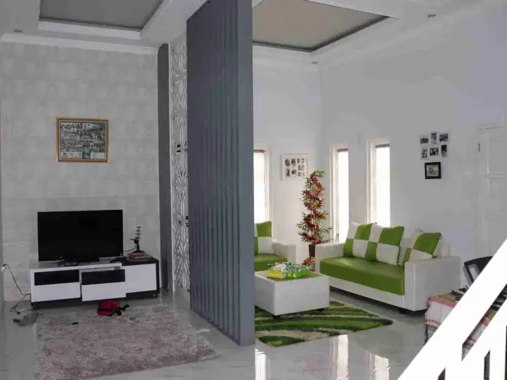 Di jual rumah 2 lantai 4+1 kamar tidur dikalianyar lawang malang jawa timur