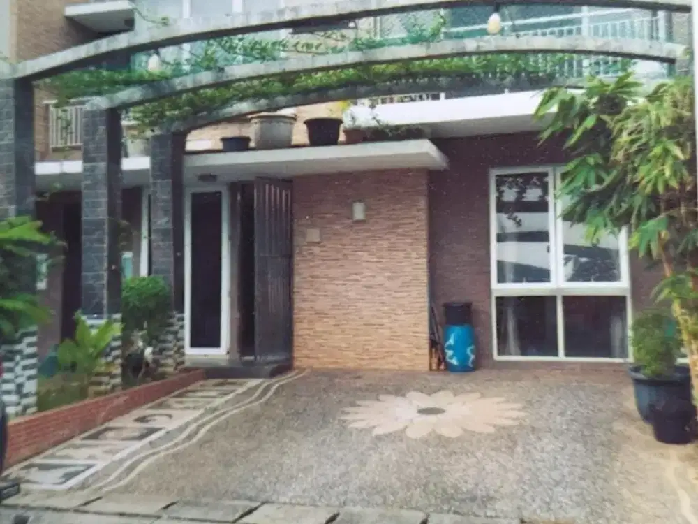 Rumah Tinggal Full Furnish Tinggal Bawa Koper di Perumahan Green Court Lake Jakarta Barat
