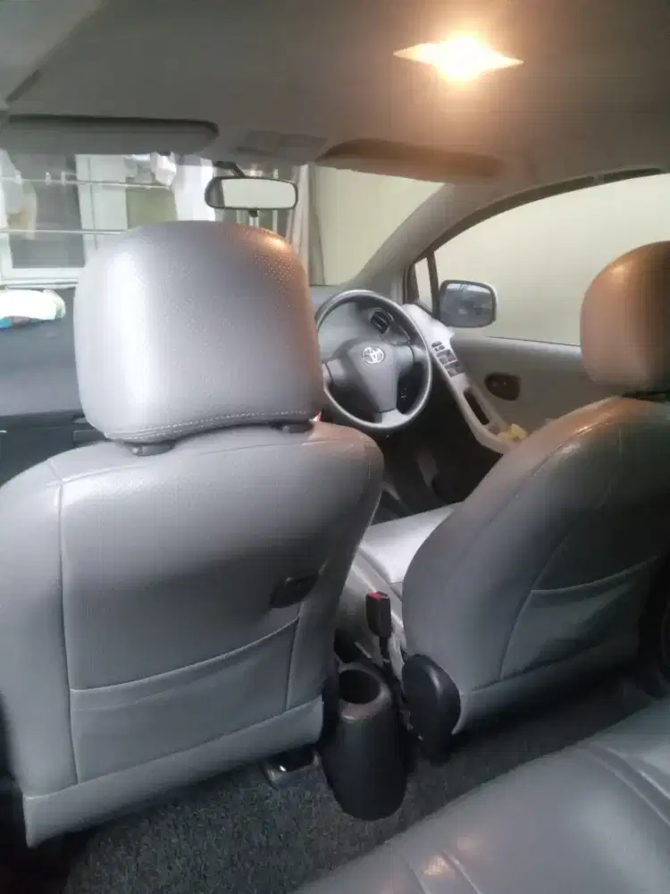 Toyota Yaris tipe J 2012