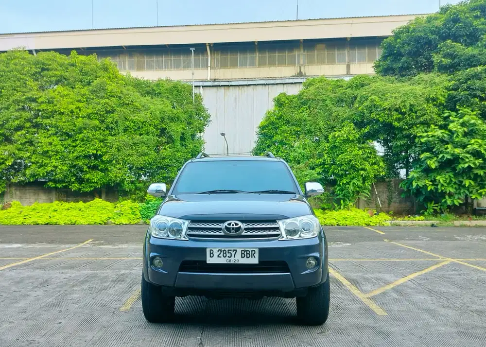 Toyota Fortuner 2,5 diesel at 2010