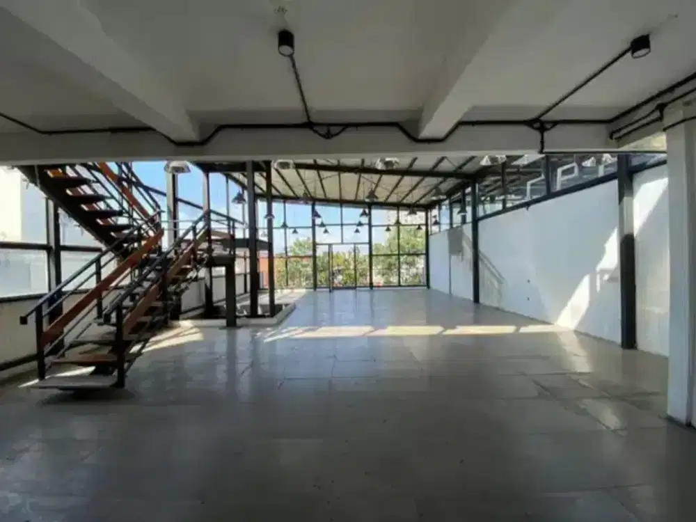 RUANG USAHA LUAS STRATEGIS LOKASI RAMAI SIAP PAKAI DI MAINROAD GATOT SUBROTO BANDUNG