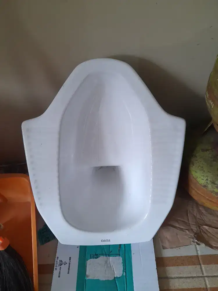 Closet jongkok baru merk toto