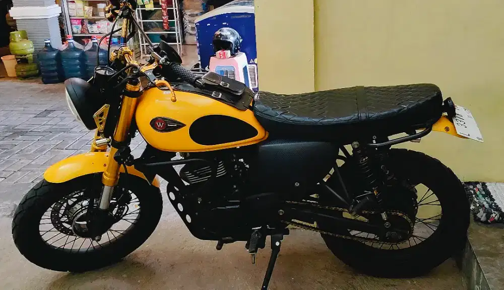 Kawasaki w175 custom