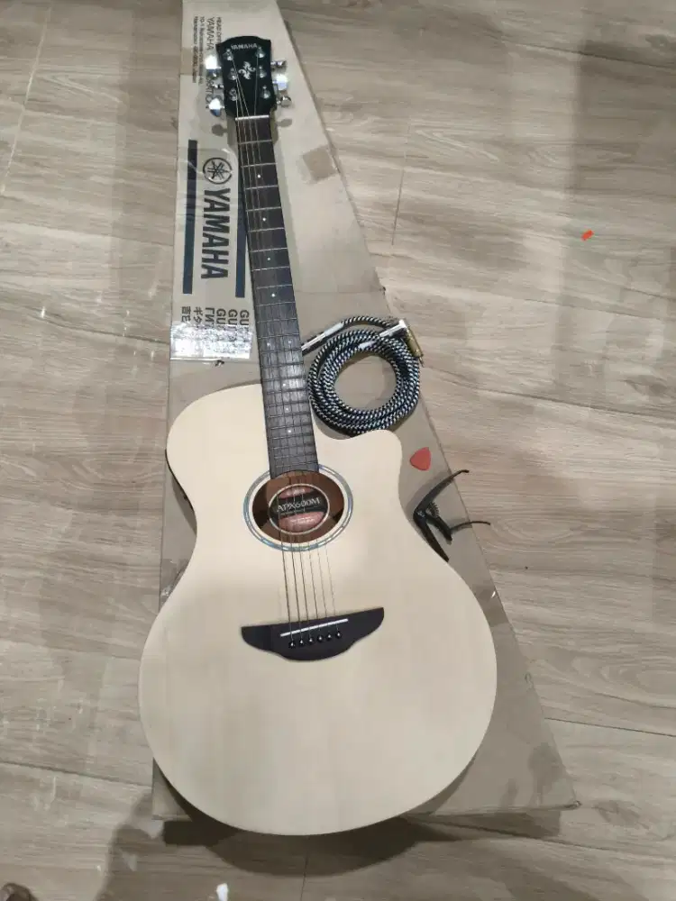 Gitar akustik elektrik Yamaha APX 600M