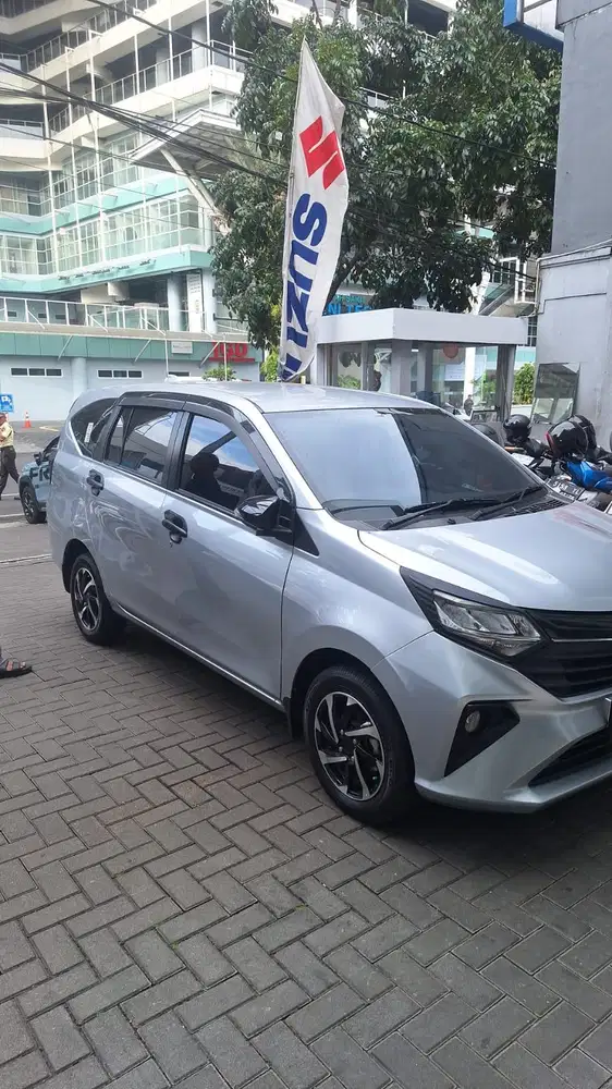 DP 9 JT Daihatsu Sigra R Deluxe Matic 2023 Like New