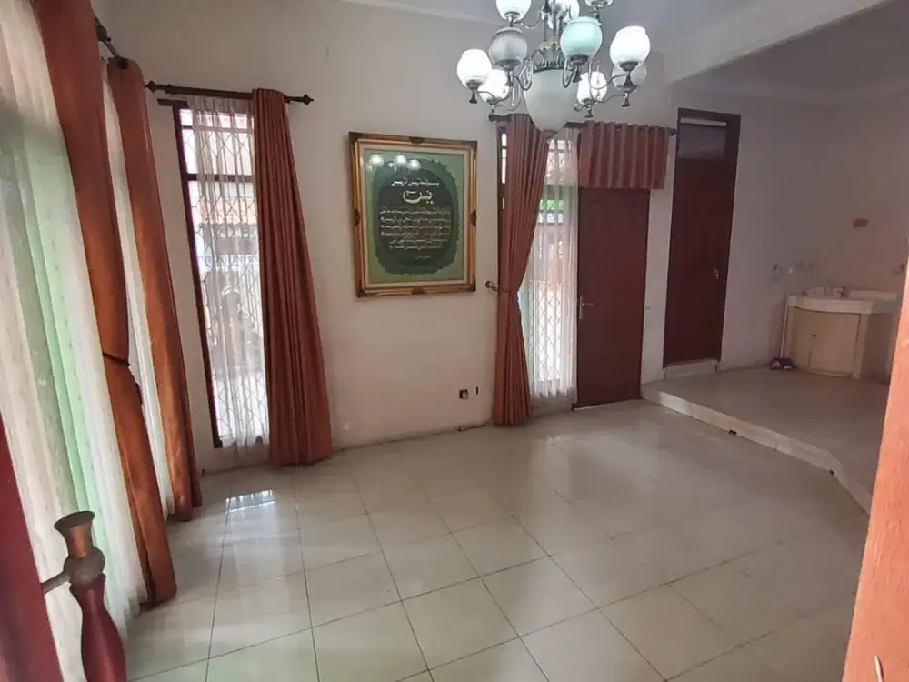 RUMAH BAGUS LUAS 2 LANTAI POSISI HOOK LINGKUNGAN  NYAMAN SIAP HUNI DI MARGAHAYU BANDUNG