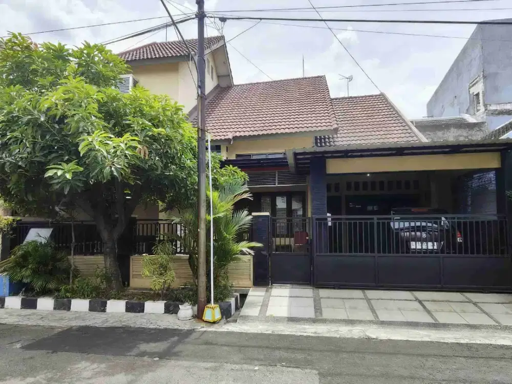 Rumah Minimalis Lokasi Strategis di Wisma Menanggal Dekat Al Akbar