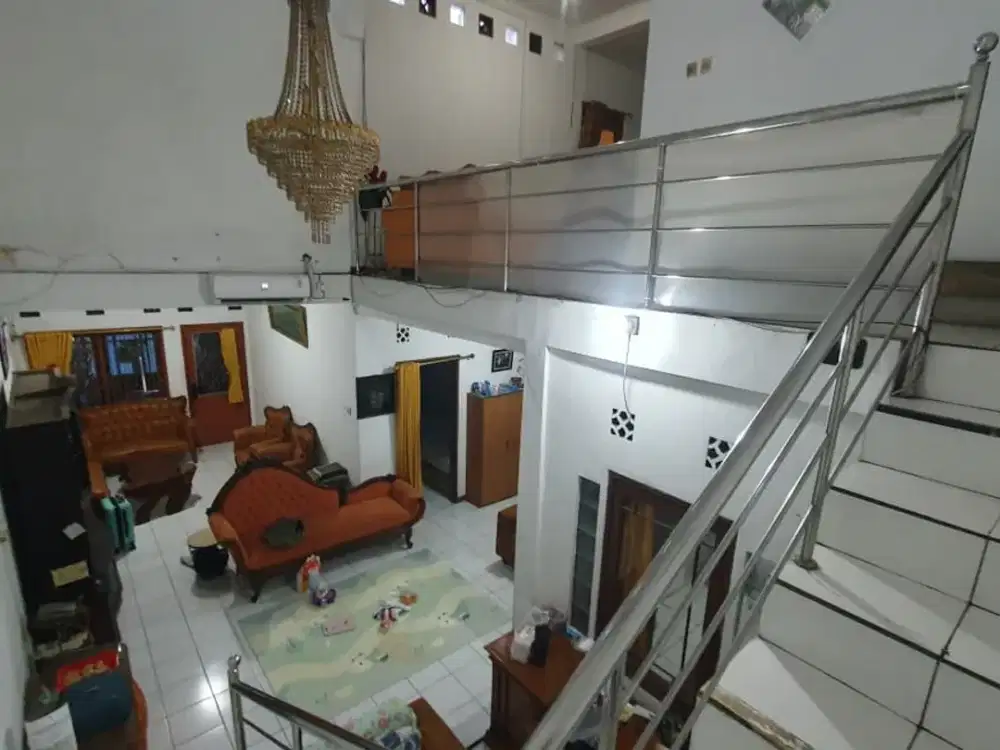 RUMAH LUAS TERAWAT 2 LANTAI BERSERTA 3 TOKO SIAP PAKAI LOKASI STRATEGIS DI MARGAHAYU BANDUNG