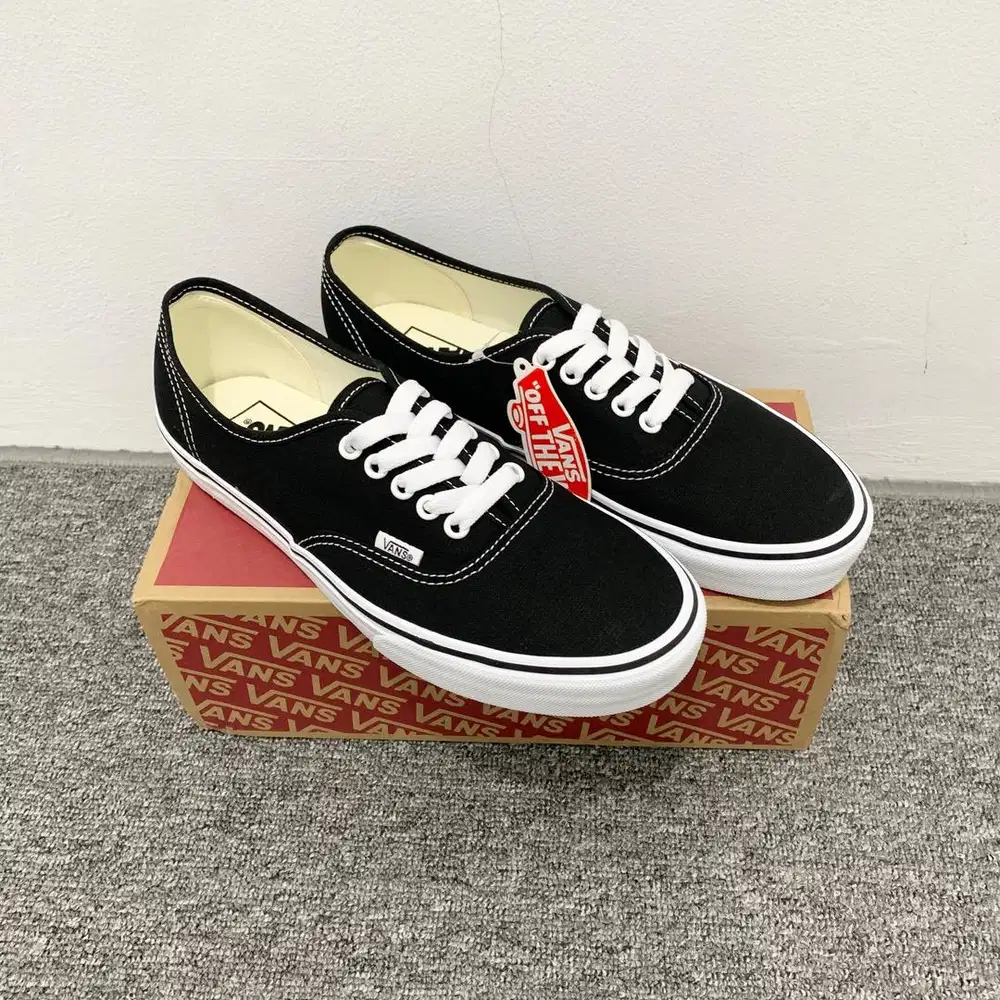 Vans Authentic Black White Original (BNIB)