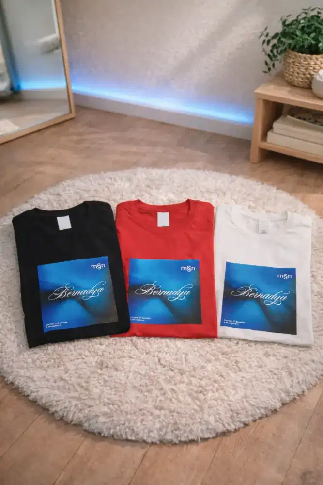 Baju kaos band juicy luicy bernadya tanpa jahitan samping