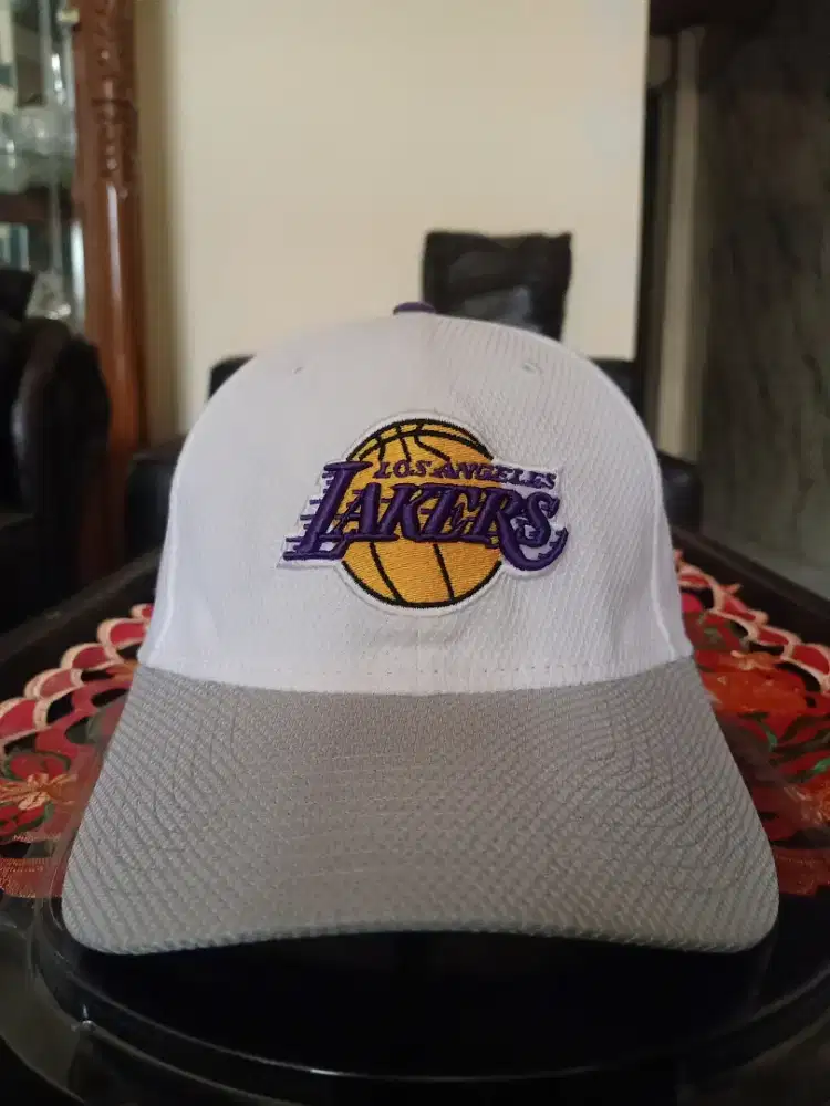 Topi newera x NBA logo LAKERS