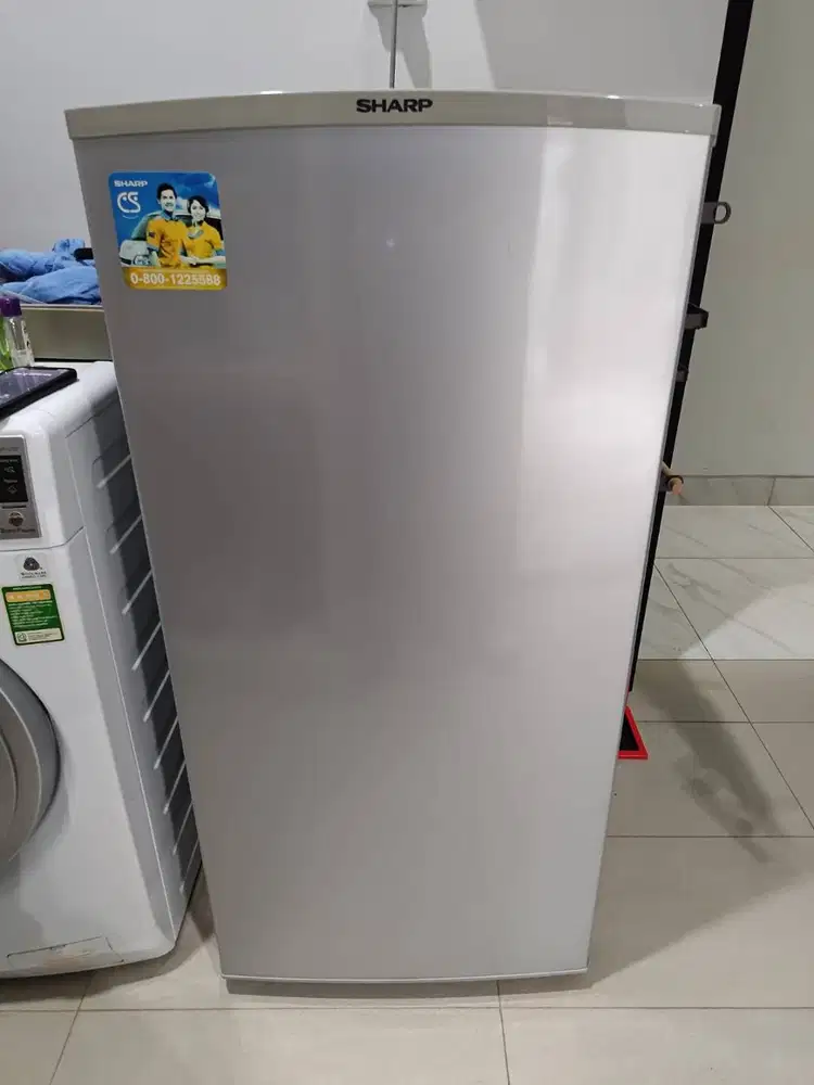 Jual murah Kulkas Sharp 1pintu tipe SJ M175F kondisi mulus