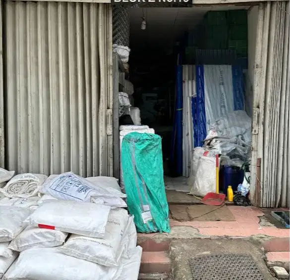 Driver kurir pengiriman barang material bangunan daerah jabodetabek