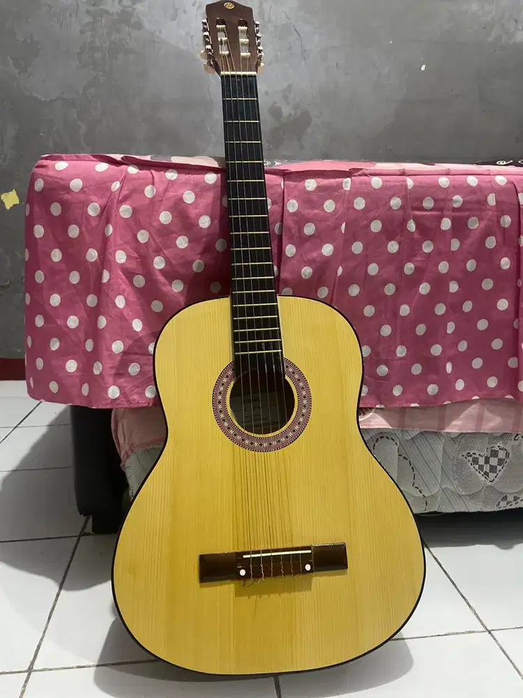 Gitar Akustik Yamaha C-370