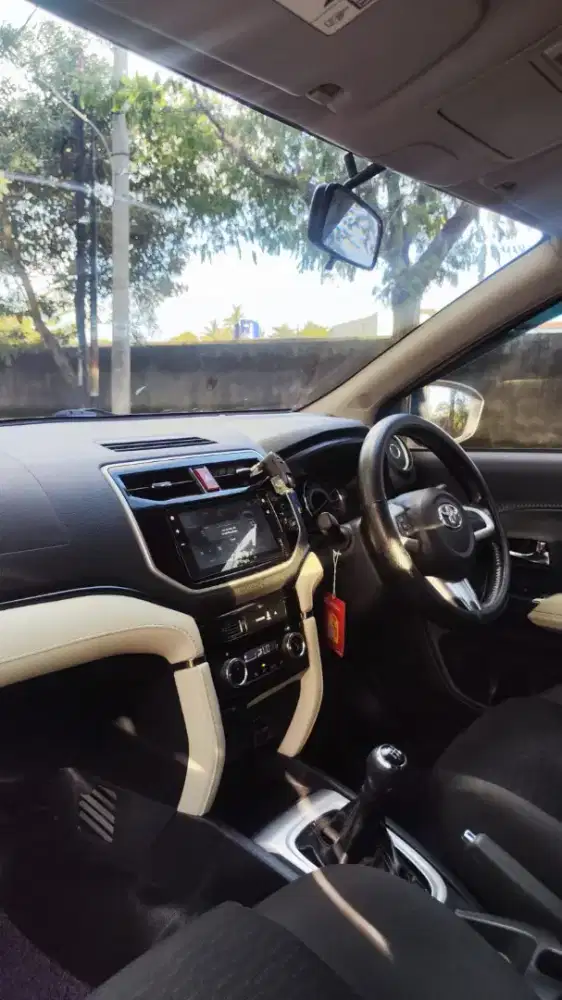 Toyota rush GR warna putih transmisi manual lokasi Mataram kota