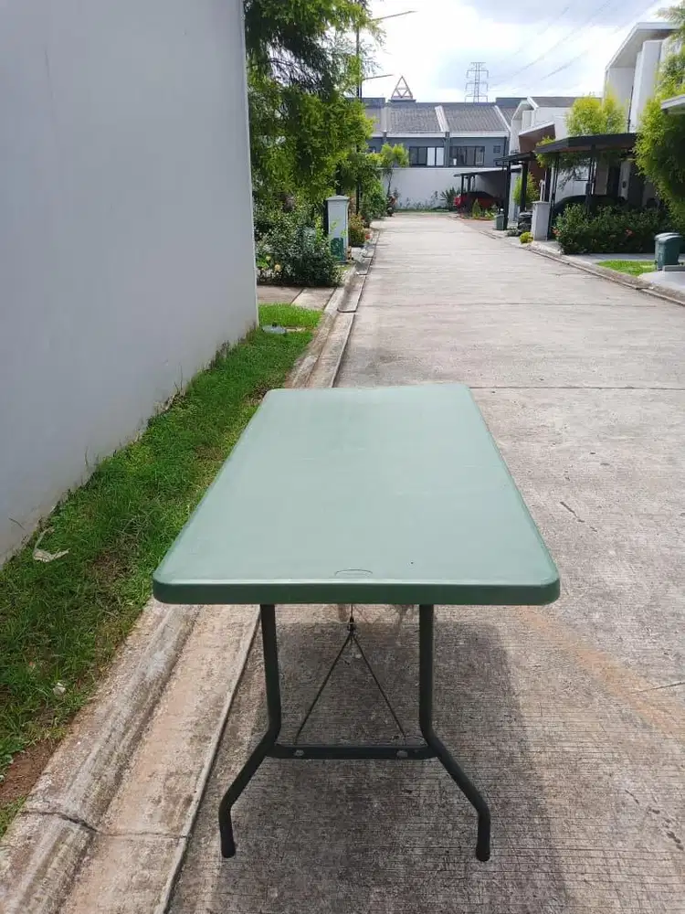 Meja krisbow hijau kokoh