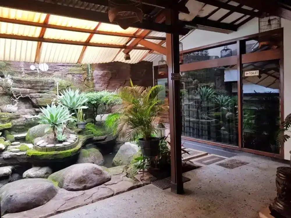 RUMAH BAGUS LUAS 1,5 LANTAI TENGAH KOTA COCOK UNTUK USAHA SIAP PAKAI DI BKR BANDUNG