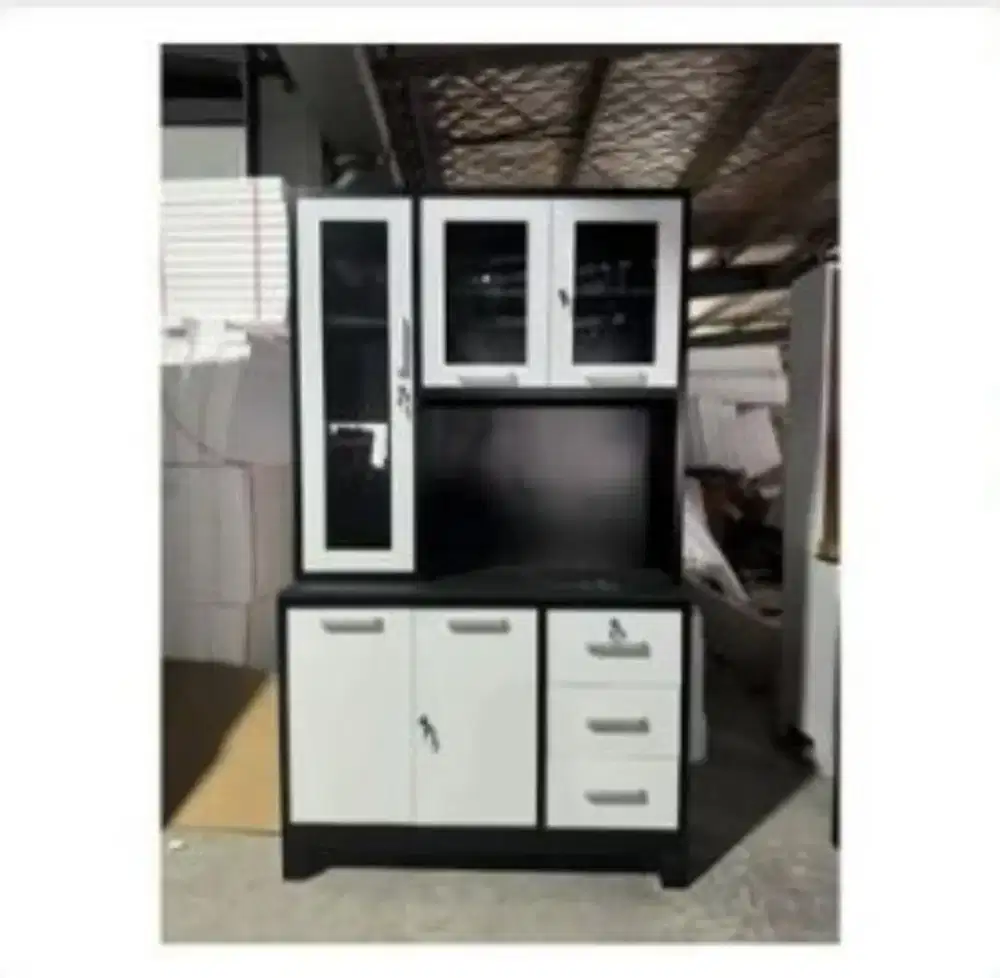 Lemari kitchen dan lemari arsip ada juga kursi