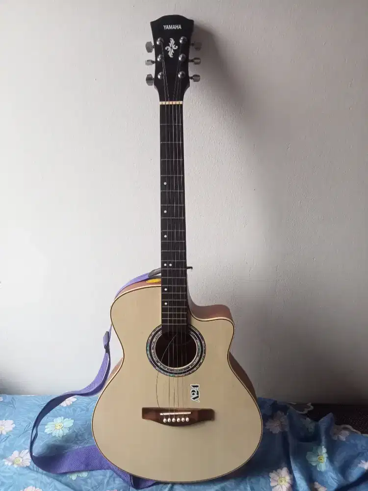 Jual Gitar akustik merk Yamaha EQ-7545R