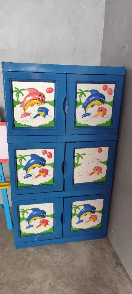 Lemari plastik besar