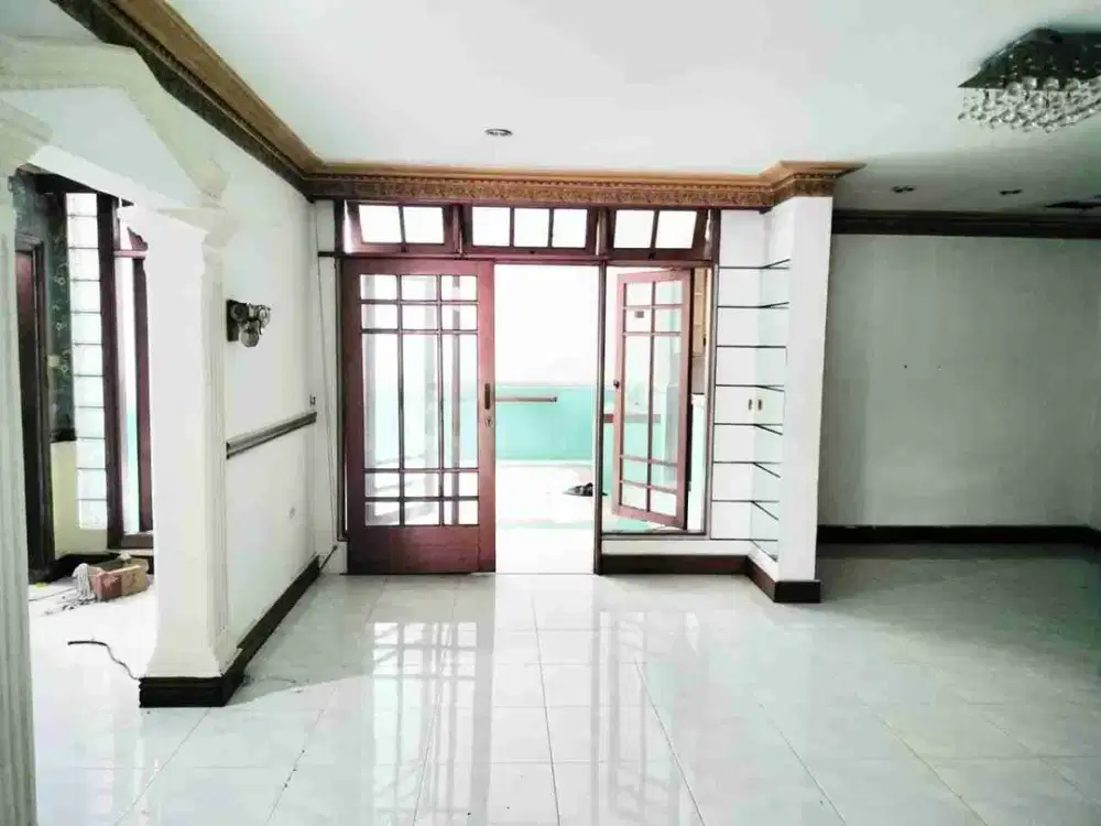 Disewakan rumah 2 lt 10 x 20 m2 di Muara Karang blok 8 lb 150 m2 Ada 4+1 kt 3+1 km semi furniture standard, ada ac lama, siap huni, Ayo survei yuk!!