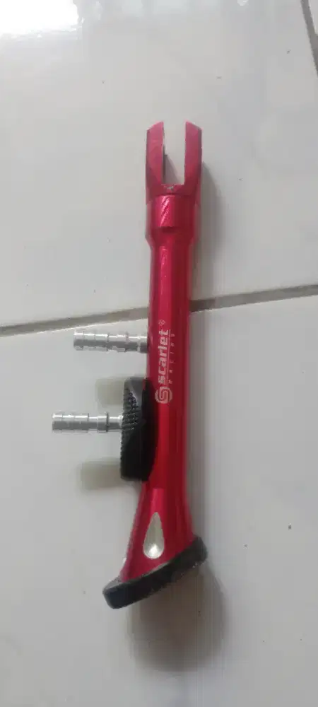 Standar samping merk Scarlet