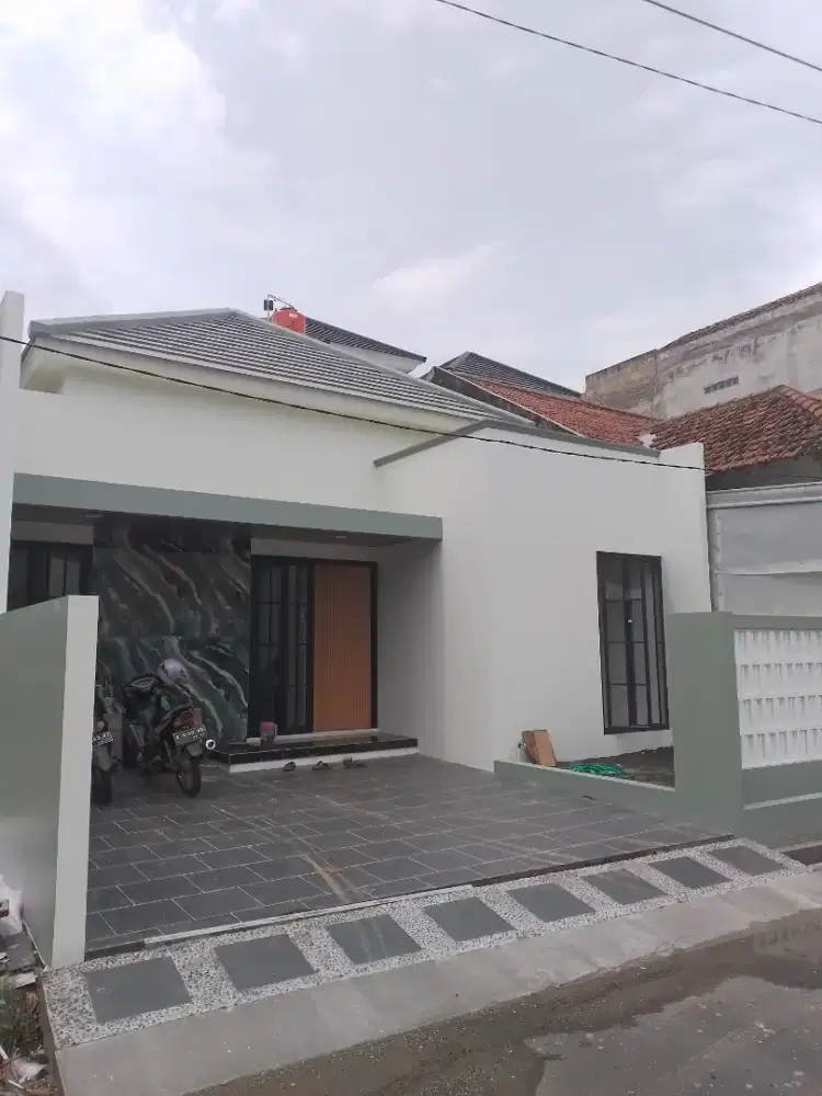 Rumah baru lokasi strategis di tengah kota kudus