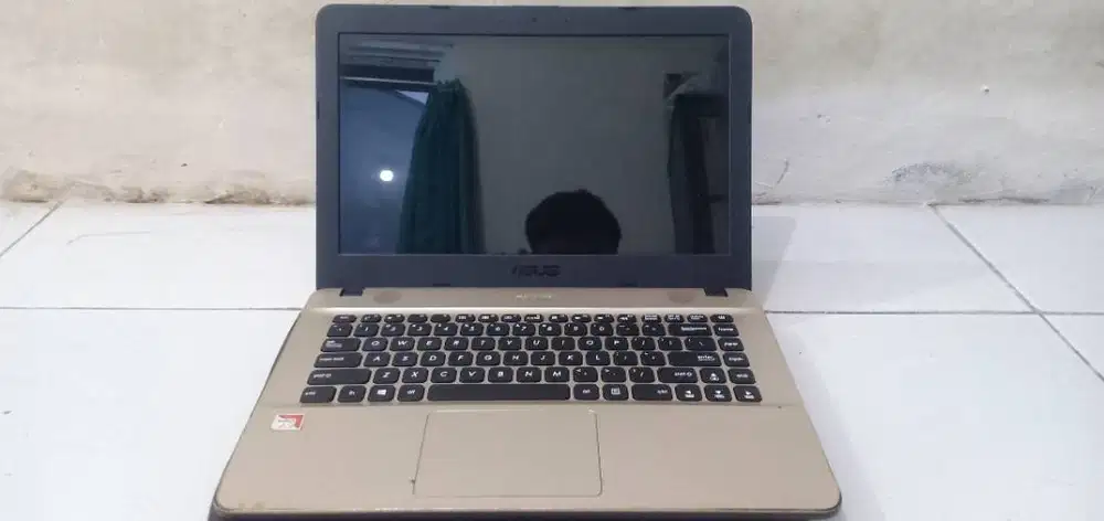 Laptop ASUS X441B, AMD A9 Gen7 (Setara Core i5), RAM 8 SSD 128, NORMAL