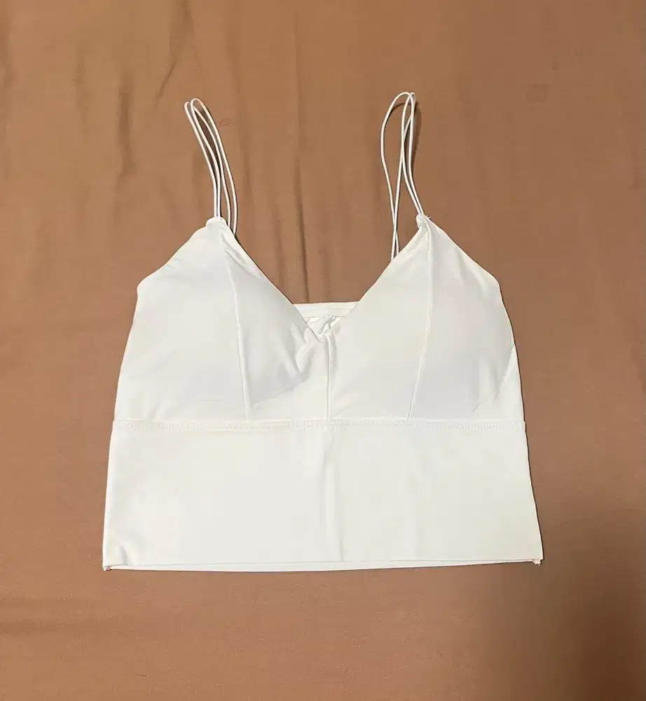 atasan crop putih wanita