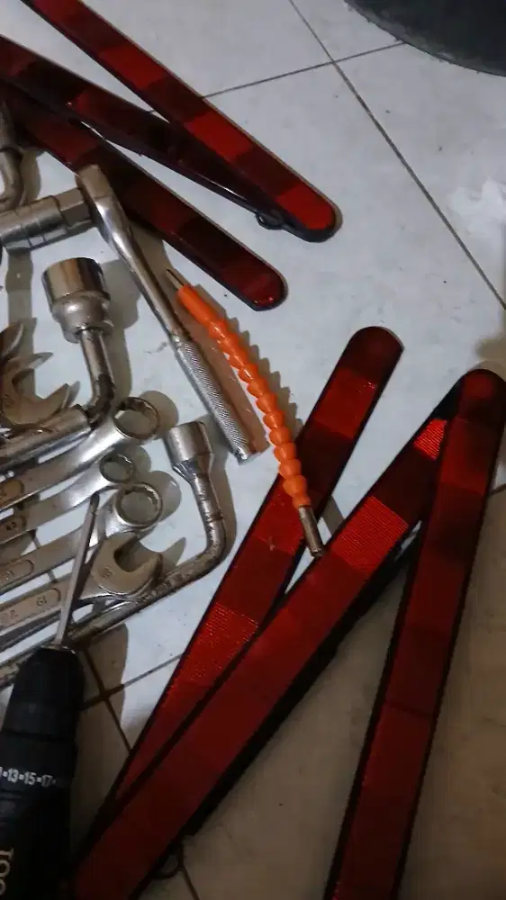 Kunci mobil dan peralatan grinda dan Bor Battery untuk mobil motor