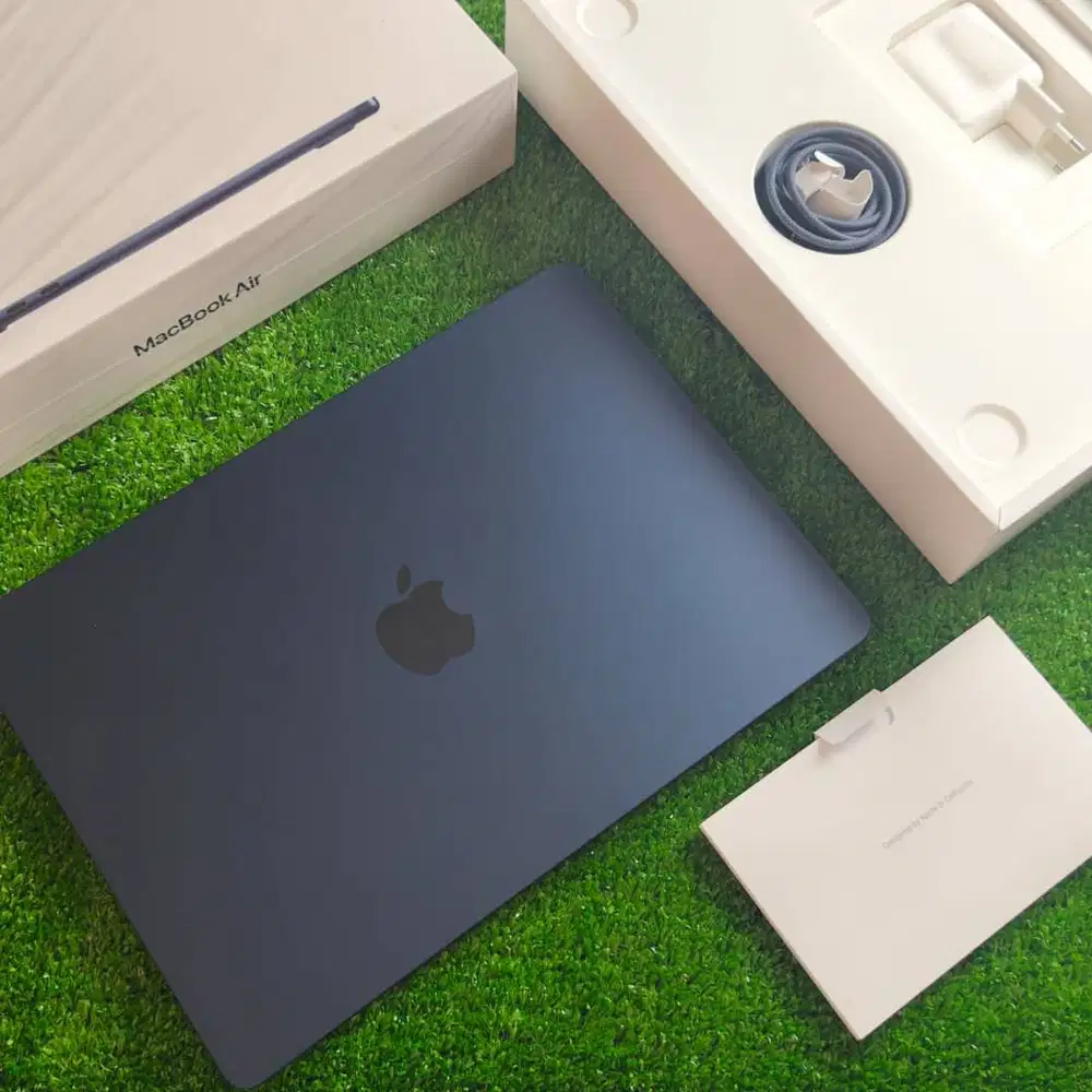 Macbook Air 13 inch 8/256GB Midnight CC 73% Ex Resmi Fullset Ori