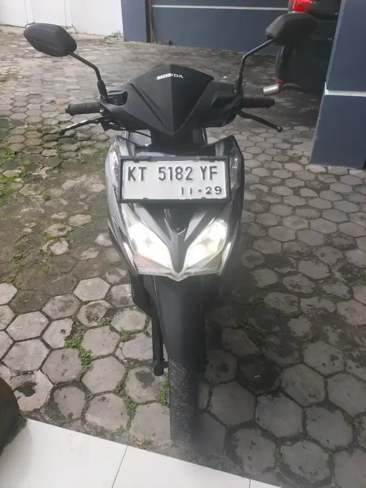 Di jual Vario 125 tecno9,5jt nego surat2 lengkap pajak, plat hidup