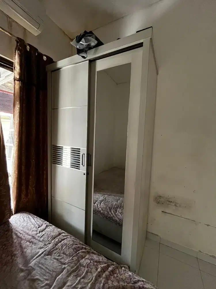 Dijual lemari pakaian