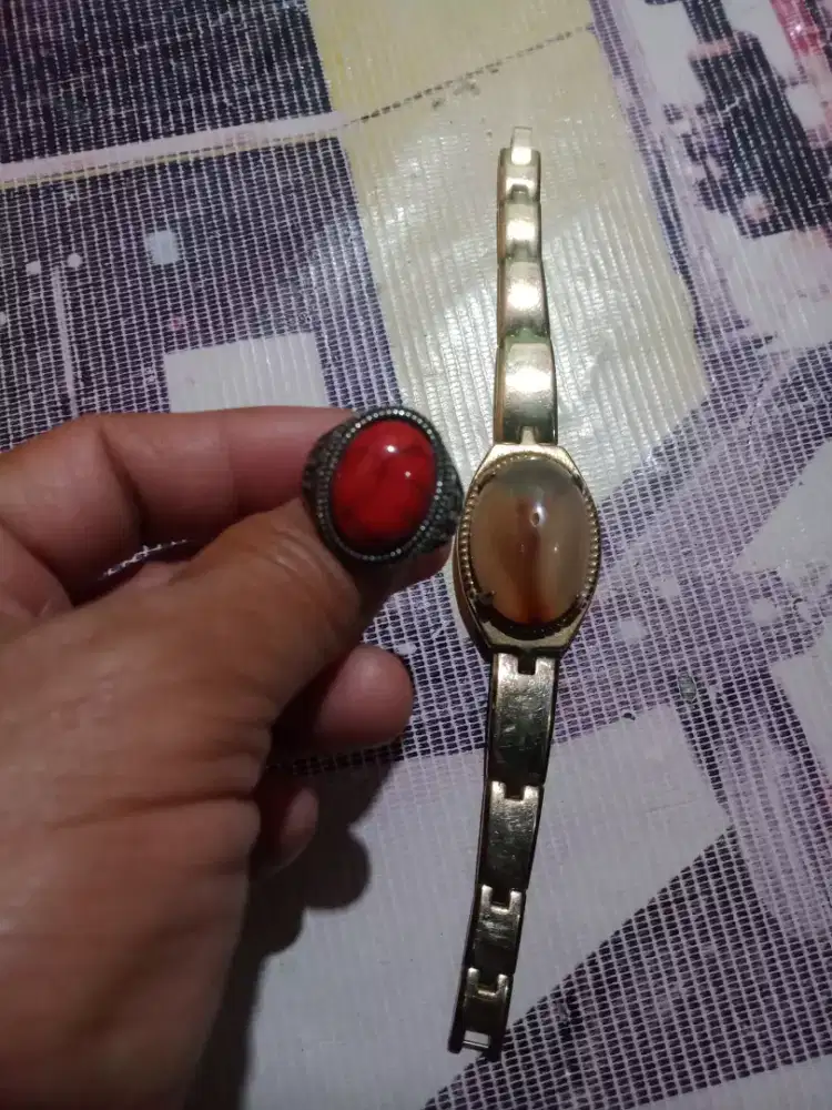 Cincin batu pirus dan gelang