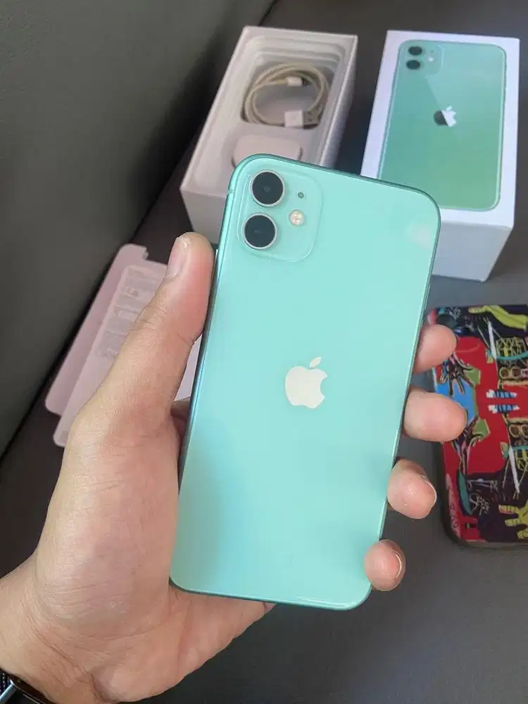 Dijual iPhone 11 64gb sinyal all operator