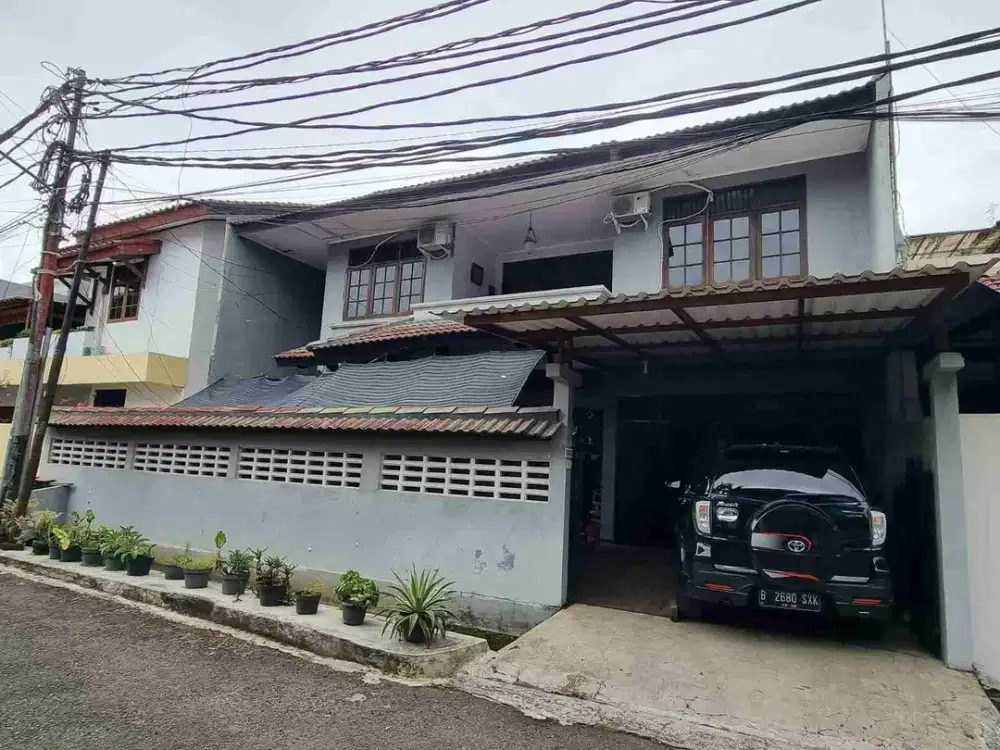 DIJUAL CEPAT RUMAH 2 LANTAI DAN SIAP HUNI JL RAYA PEJATEN BARAT DI DLM KOMPLEK (SANGAT DKT DNGAN JALAN RAYA )  JAKARTA SELATAN 
ShM 
Luas tanah : 260 m²
Luas bangunan : 300 m²
Lantai : 2 
Lantai 1 
Kamar tidur 2+AC 
Kamar mandi : 3 
Ruang tamu dan ruang k