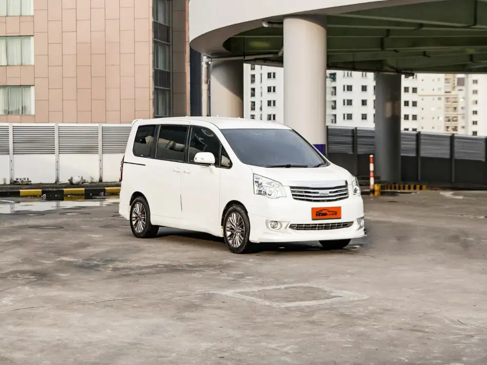 Toyota Nav1 2.0 V AT 2013