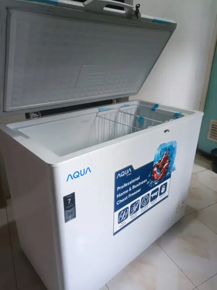 Freezer Merk AQUA type AQF- 200 (W) (D)