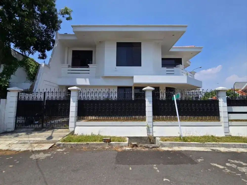 Rumah Dharmahusada Indah  STRATEGIS SIAP HUNI garasi 2, carport 3