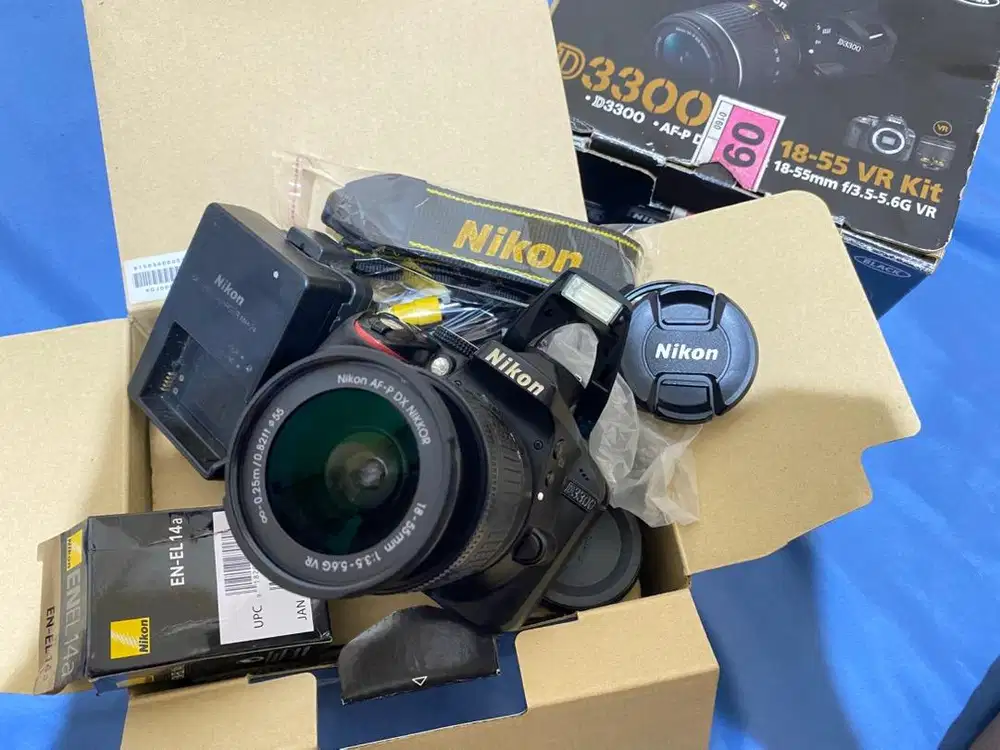 NIKON D3300 + LENSA KIT VR 18-55MM FULLSET