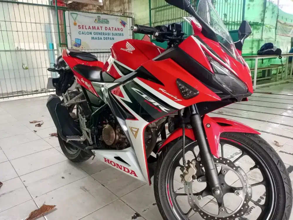 HONDA CBR 150 R