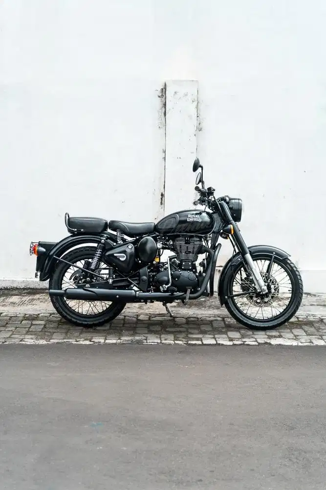Royal Enfield Classic 500 Stealth Black 2018