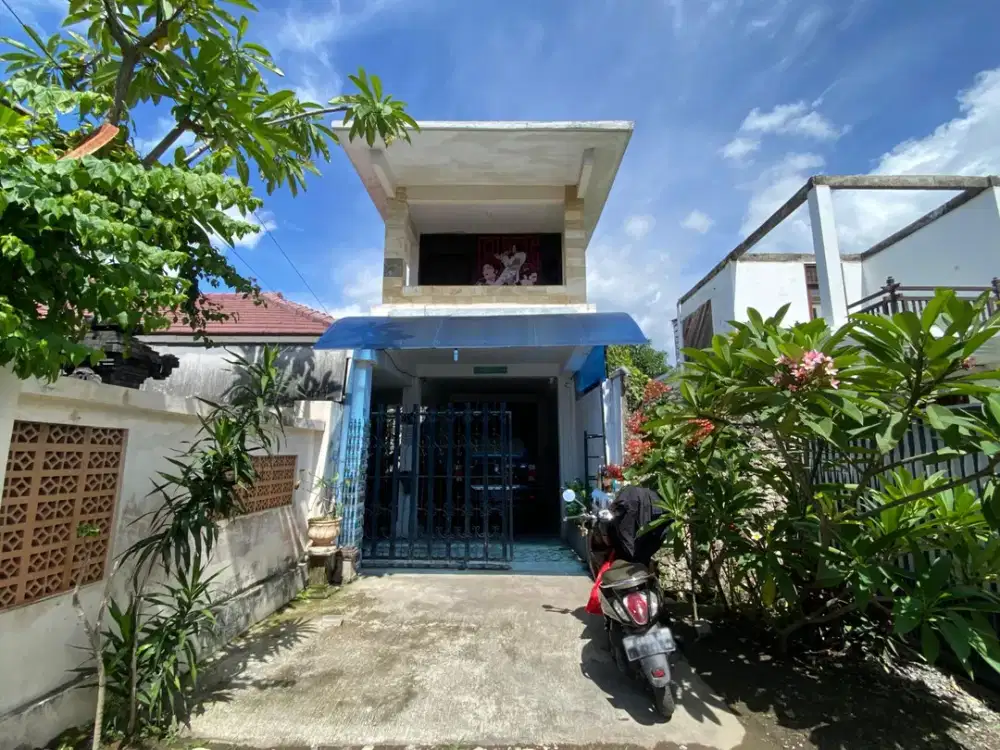 DIJUAL RUMAH LAMA 2 LANTAI DI PADANG GALAK SANUR DEKAT PELABUHAN SANUR AREA SANGAT STRATEGIS DEKAT PANTAI