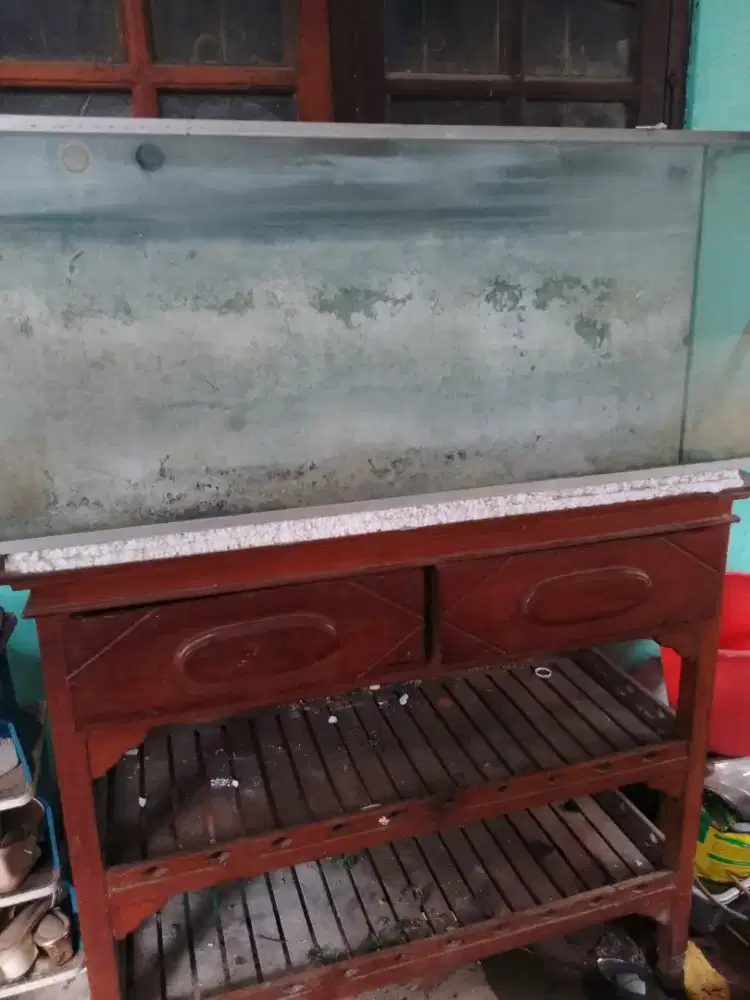 Aquarium jumbo +lemari penyimpanan