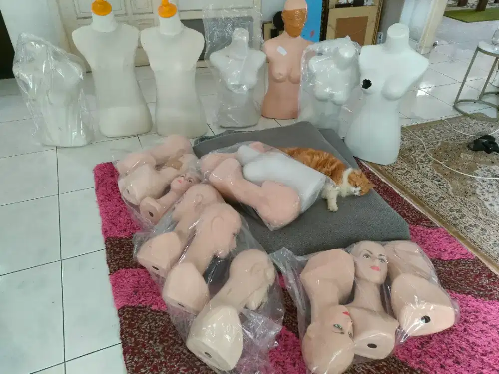 Dijual manekin bekas kondisi baik borongan murah