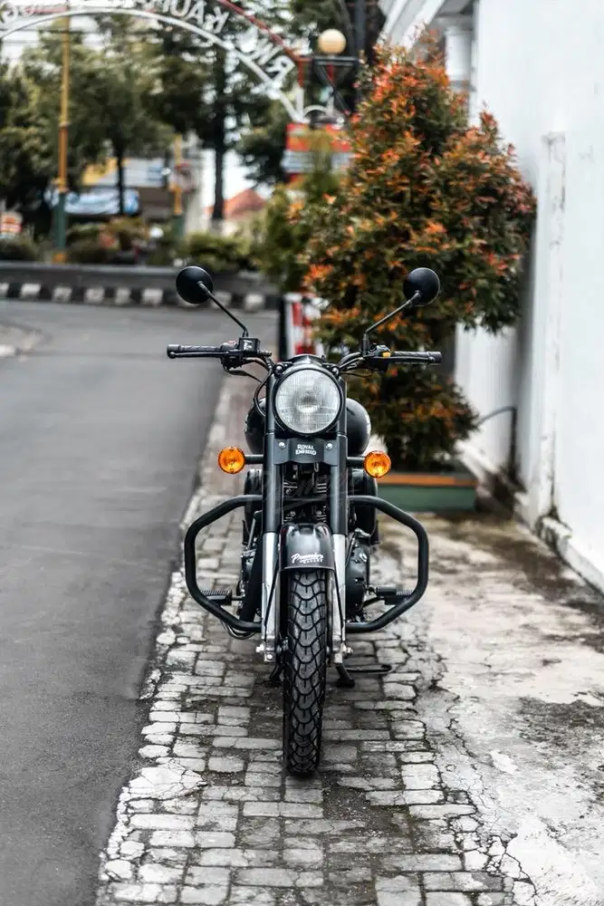 LIKE NEW Low ODO Royal Enfield Classic 500 Stealth Black 2018