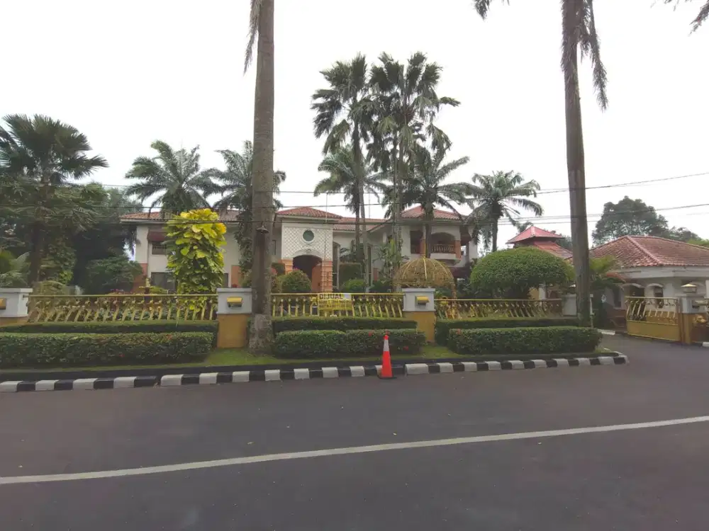 Dijual Rumah Mewah dan Luas di Cikeas